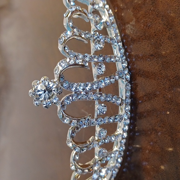 NEW. Bridal Headwear Tiera / Bride Wedding accessory 5732 - Picture 2 of 9